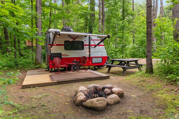 Bonnie Red Retro Camper at Alpine Garden