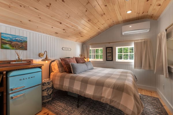 Crawford Notch Cabin at Alpine Garden