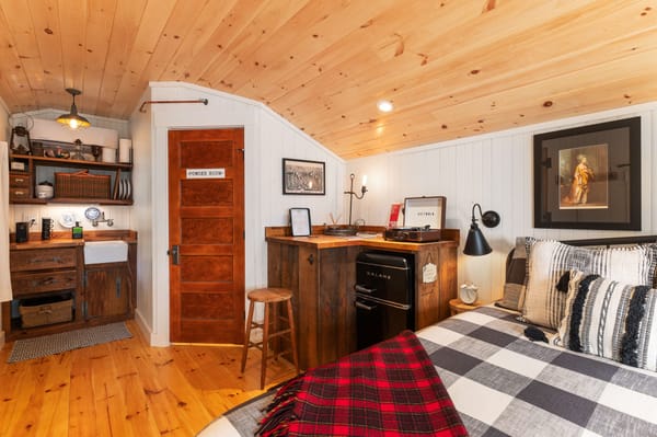 Snowshoe Cabin at Alpine Garden