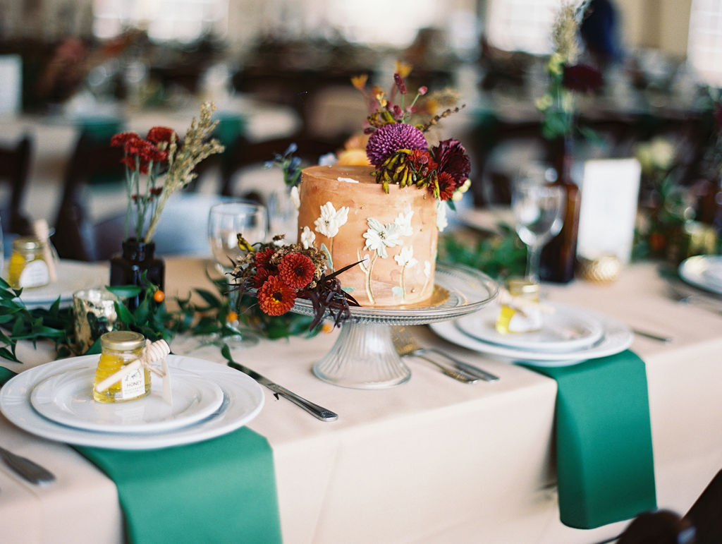 Couple celebrating at an outdoor wedding reception at Alpine Garden