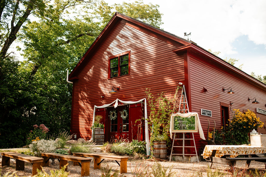 Floral wedding details at the Alpine Garden venue